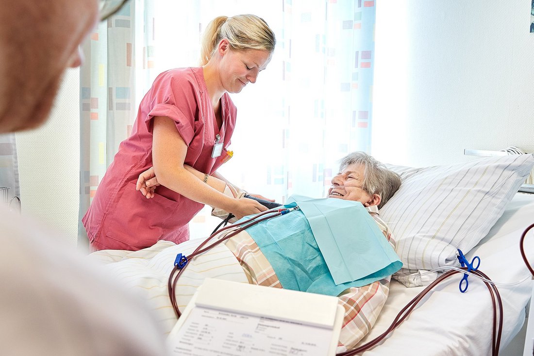 Tricia Helfer visual data 7